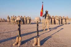Marines conduct a memorial in Iraq (www.defenselink.mil)