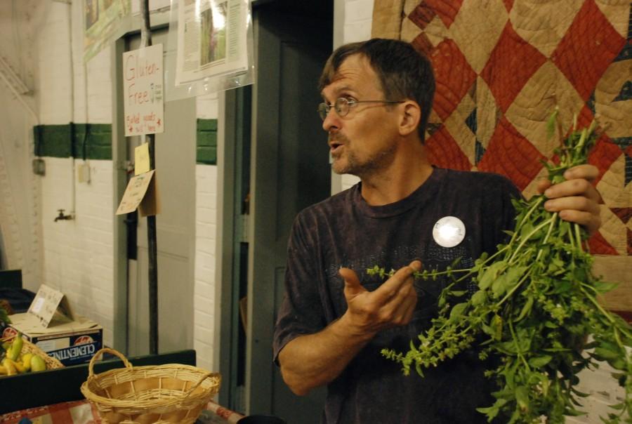 Greensboro+Curb+Market+vendor+Daniel+Woodham+talks+to+customers+about+his+herbs.+Vendors+are+usually+experts+about+their+products%2C+so+dont+be+afraid+to+ask+questions.+%28Cloud+Gamble%2FGuilfordian%29