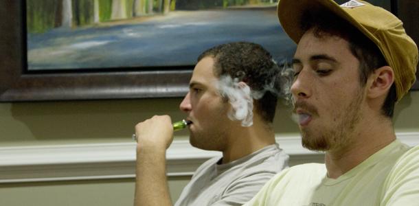 Electronic cigarette use gaining popularity on campus, students warming up