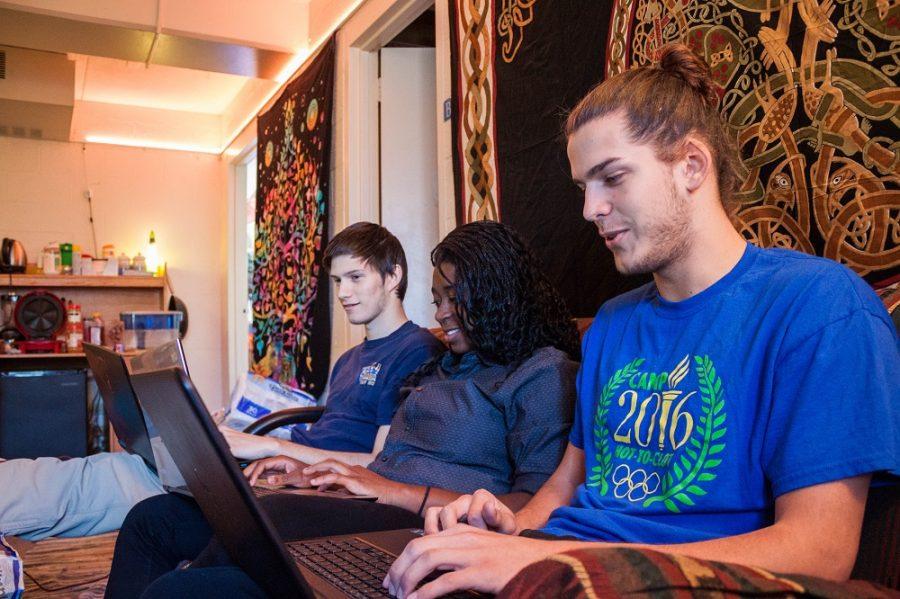 Daniel Bowen ’18, MaKayla A. McLaurin ’18 and Charles Bookheimer ’18 prepare for a League of
Legends match as preparation for the League of Legends World Championship