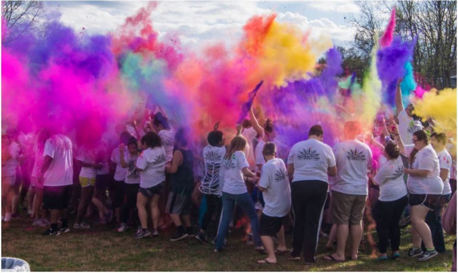 3 Inspired by the Hindu festival Holi, the Festival of Colors, that celebrates the beginning of Spring, students throw colored powder in the air at the beginning of Colorfest which took place on Friday Mar. 31, 2017 at the Lake. // Fernando Jimenez/Guilfordian