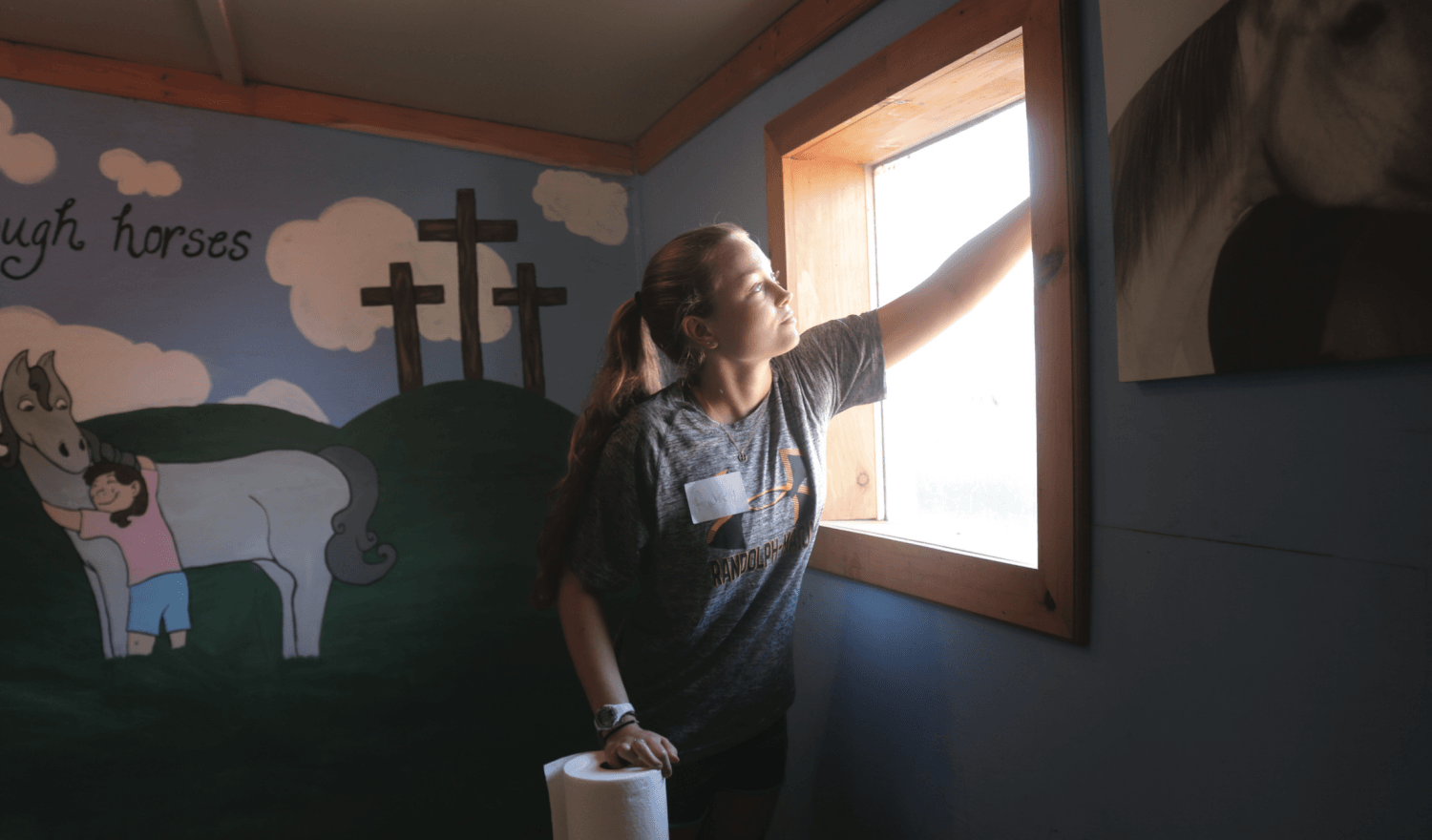 Audrey Helfenbein ‘21 helps out at HorseFriends, one of the service sites during Guilford’s Day of Service. Each student in the first-year class participated at different sites all throughout Greensboro.// Photos by Abigail Bekele/The Guilfordian