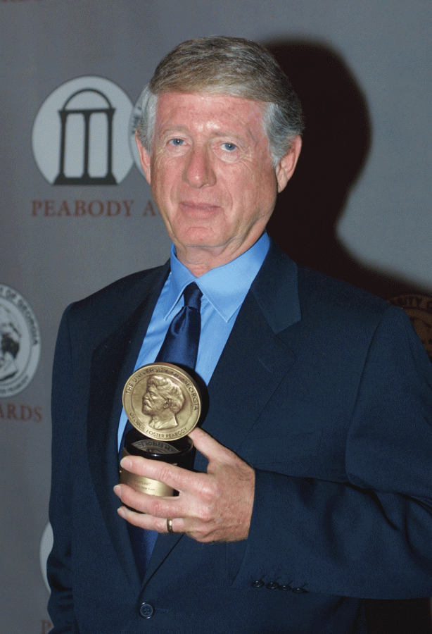Ted_Koppel_holding_Peabody_Award_2002