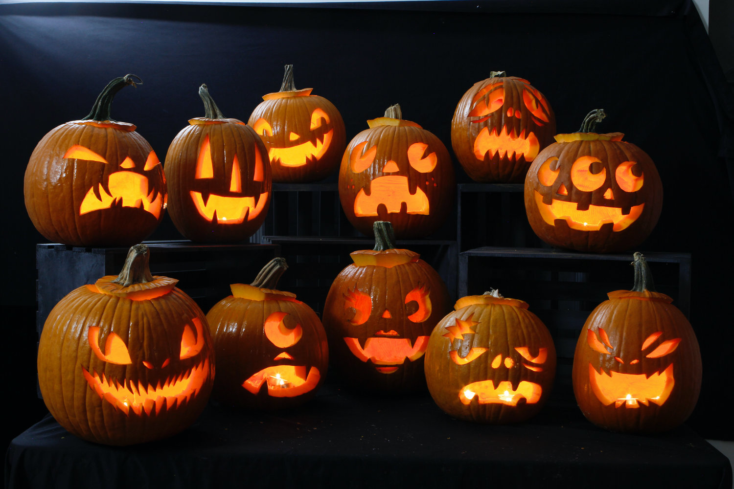 Halloween is the ideal time to carve pumpkins or jack o’ lanterns. 