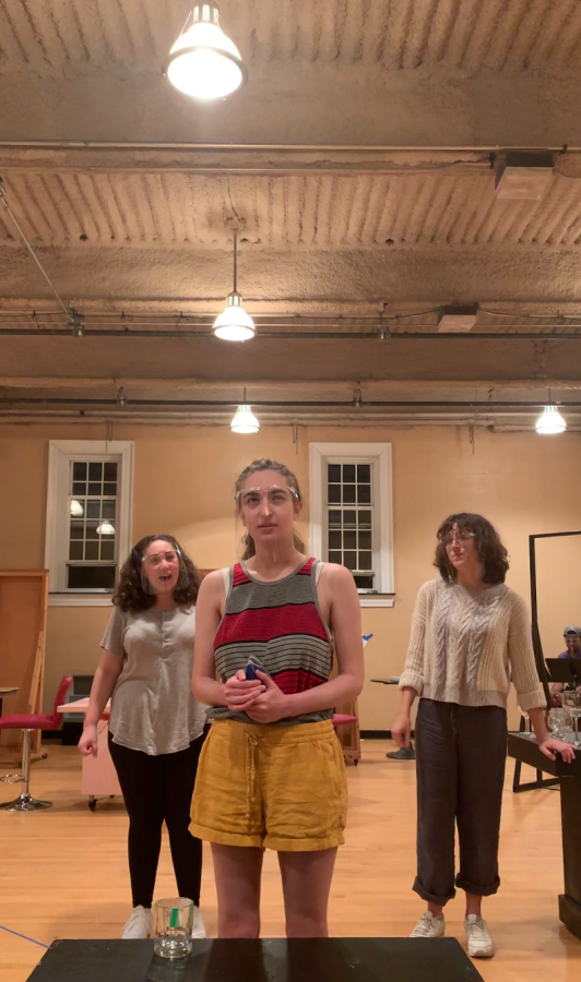 From left to right: Josie Schoenberg, Naomi Caplan, and AllyThring rehearse in the Acting Studio on Oct. 12.