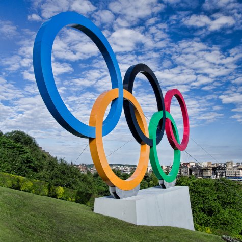 A statue of the five Olympic Rings.