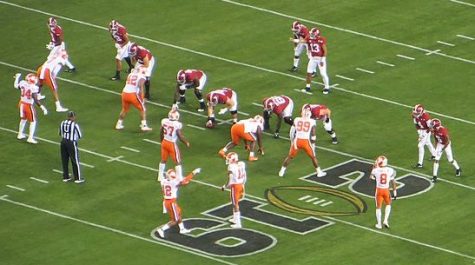 The Alabama offense takes the field against the Clemson defense in the 2019 National Championship game. (Kunal Mehta via WikipediaCommons)