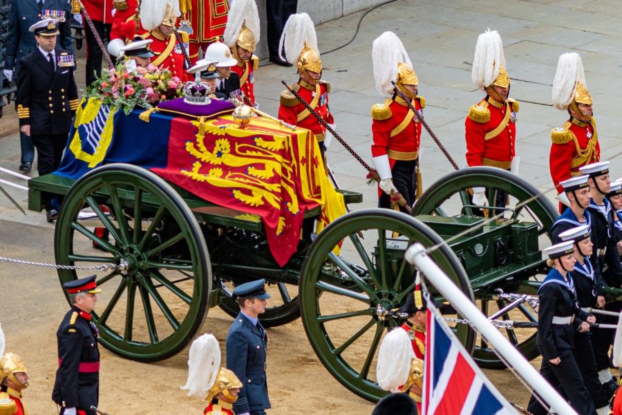 Queen Elizabeth’s coffin placed onto the state gun carriage at Westminster Abbey to be toured through the streets of London by 142 members of the Royal Navy. 