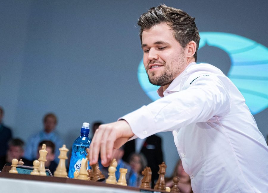 Magnus+Carlsen+playing+in+the+FIDE+World+FR+Chess+Championship+2019.+Via+Wikimedia+Commons